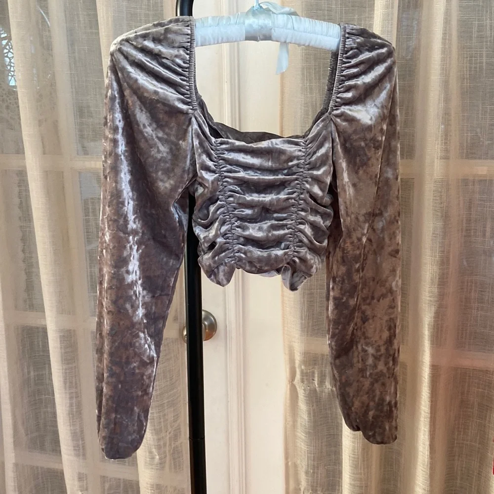 H&M Ruched top - Picture 1 of 4